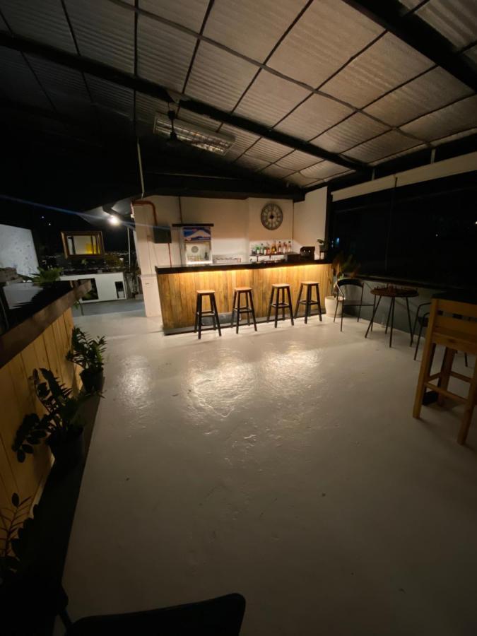 Lime Lite Manila Hostel マカティ エクステリア 写真