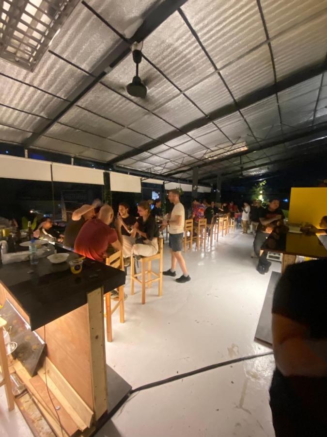 Lime Lite Manila Hostel マカティ エクステリア 写真