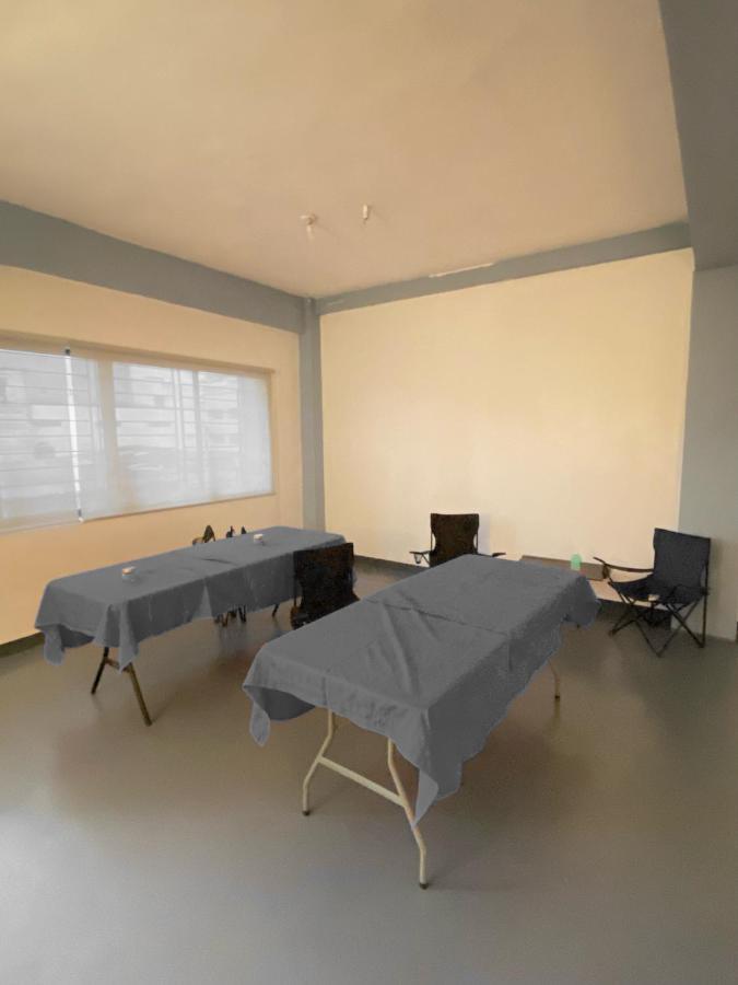Lime Lite Manila Hostel マカティ エクステリア 写真