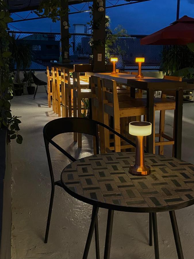 Lime Lite Manila Hostel マカティ エクステリア 写真