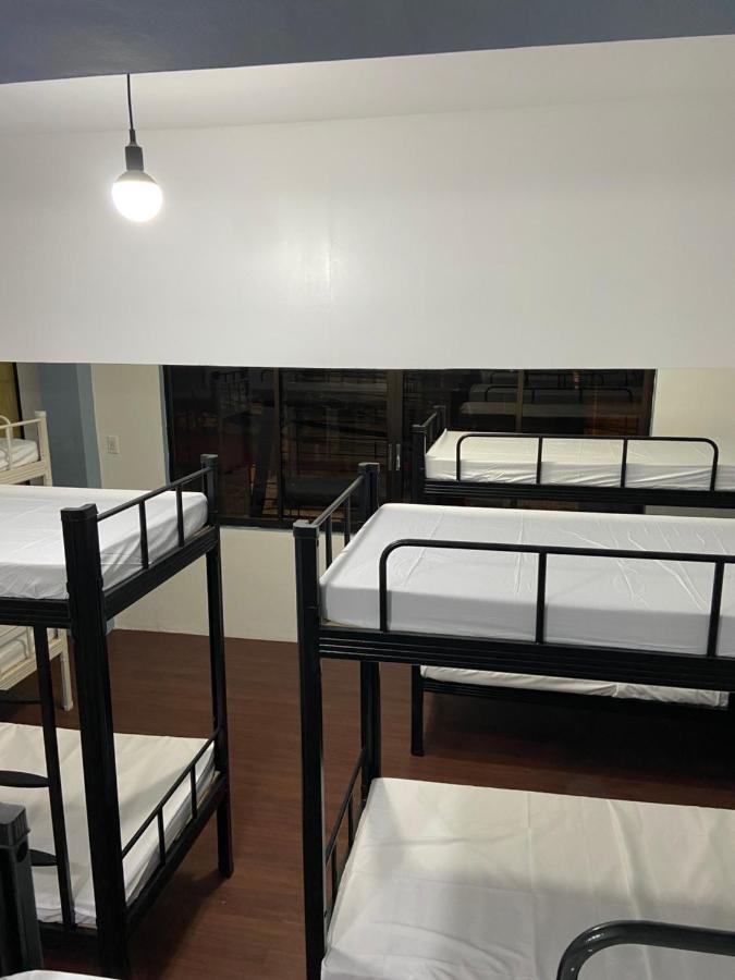 Lime Lite Manila Hostel マカティ エクステリア 写真