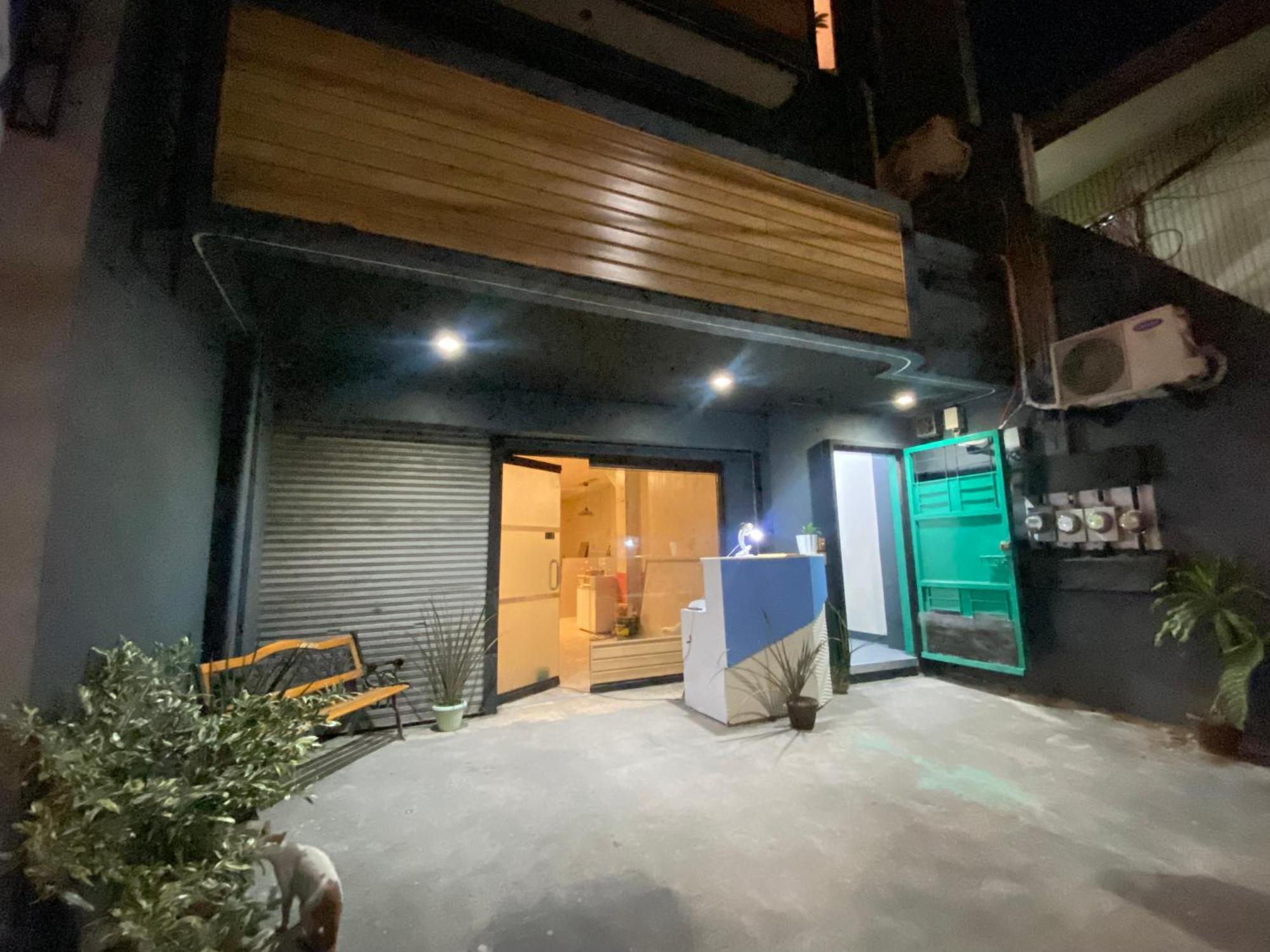 Lime Lite Manila Hostel マカティ エクステリア 写真